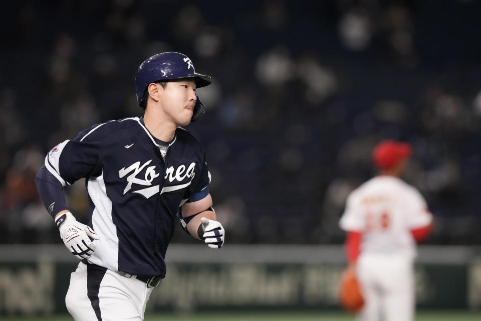 South Korea's Park Kun-woo runs after hitting a grand slam during the fourth inning of the first round Pool B game between the South Korea and China at the World Baseball Classic (WBC) at Tokyo Dome in Tokyo, Japan, Monday, March 13, 2023. (AP Photo/Eugene Hoshiko)