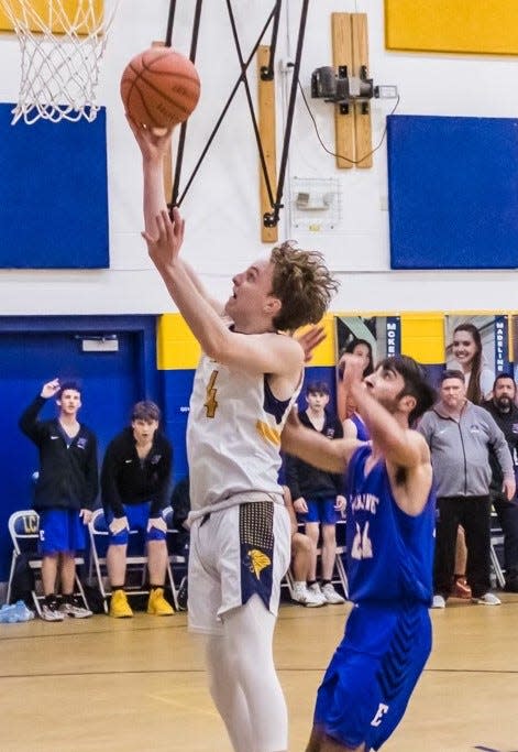 Coda Snyder drives to the basket against Eminence on Dec. 5, 2022.