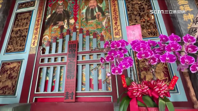 每年農曆12月24日是習俗上的送神日，不過，位於台南中西區的關帝廟廳在15日就已經讓神明休假。