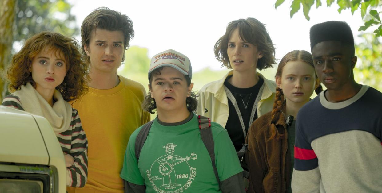 natalia dyer, joe keery, gaten matarazzo, maya hawke, sadie sink, caleb mclaughlin, stranger things, season 4