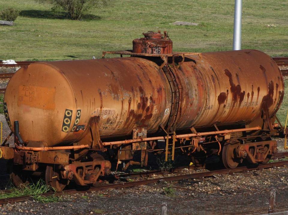 oil tanker tank rusted