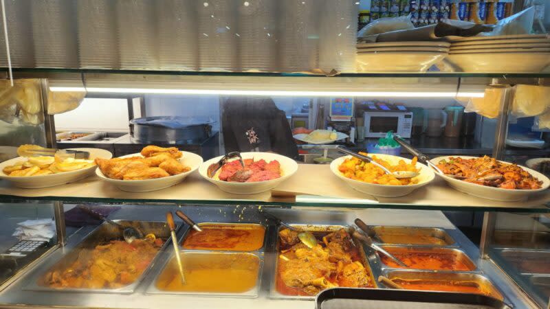 briyanihouse - food display at counter