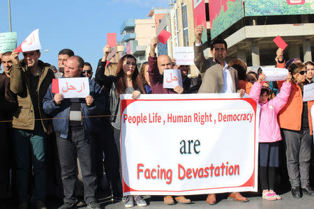 Kurdish protesters attend a rally against the Kurdish Regional Government (KRG) in Sulaimaniyah, Iraq December 18, 2017. REUTERS/Saman Mahmoud. NO RESALES. NO ARCHIVES