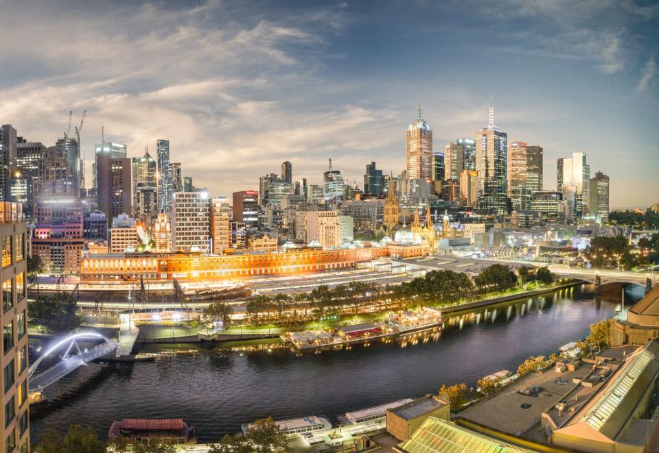 Gleichauf mit Osaka auf Platz 10 liegt Melbourne: Die zweitgrößte Stadt Australiens punktet auch mit ihrem großen Kulturangebot, wie etwa einer ausgeprägten Musikszene mit zahlreichen, täglich veranstalteten Livekonzerten. (Bild: iStock/Jonathon Marthick-Hone)