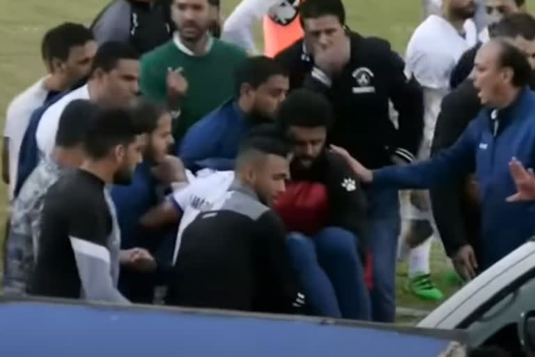 El entrenador de El-Magd, Adham El Selhadar, falleció en pleno campo de juego