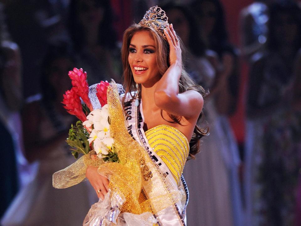 Newly crowned Miss Universe 2008 Dayana Mendoza, Miss Venezuela, smiles at the final of the 57th Miss Universe contest held on July 14, 2008