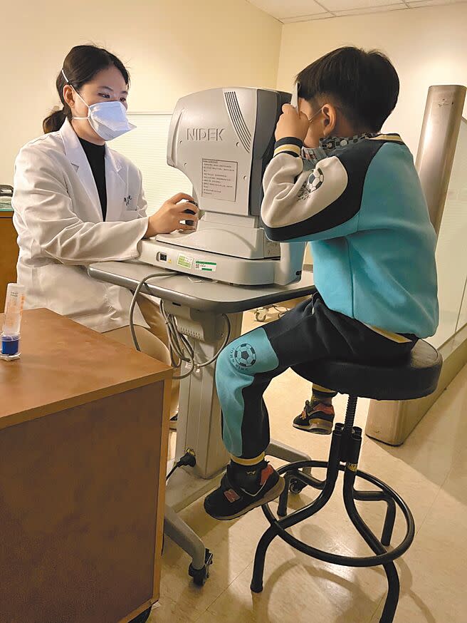 醫師提醒，嬰幼兒視力不正常應把握3～6歲黃金治療期及早檢測治療。（鄭郁蓁攝）