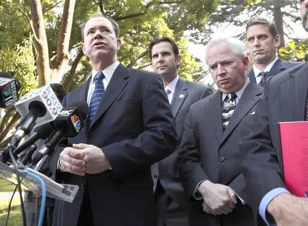 Jon Coupal, president of the Howard Jarvis Taxpayers Assn., left, in 2009