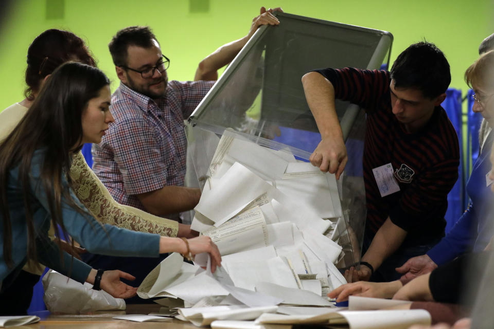 Election officials start counting ballots at a polling station during the presidential election in Kiev, Ukraine, Sunday, March 31, 2019. Ukrainians choose from among 39 candidates for a president they hope can guide the country of more than 42 million out of troubles including endemic corruption, a seemingly intractable conflict with Russia-backed separatists in the country's east and a struggling economy. (AP Photo/Sergei Grits)