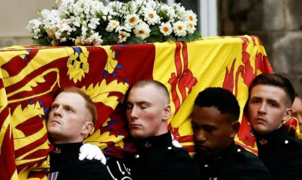 York Press: The Queen's Royal Standard, erstellt von Flying Colors Flagmakers