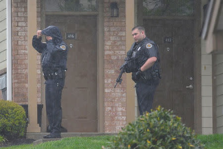 Metro Davidson County police search the apartment complex where Waffle House shooting suspect, Travis Reinking, reportedly lives near Nashville, Tennessee, U.S. April 22, 2018. REUTERS/Harrison McClary