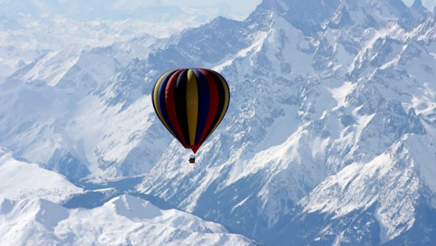 Ballooning over Everest wouldn't be a cheap thrill. Photo: IfOnly