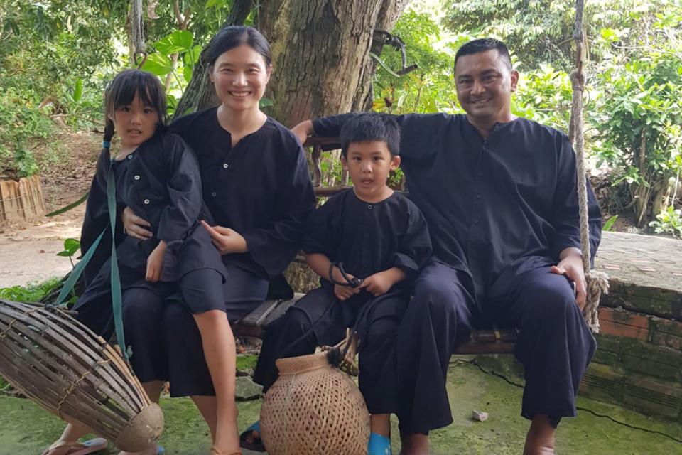 Qu Haiyan with her husband Faisal and two children. (Photo courtesy of Qu Haiyan)