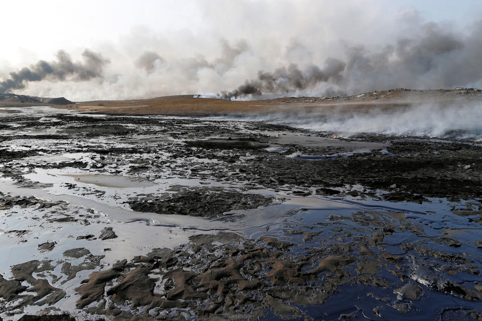 Oilfields burn in Qayyara, Iraq