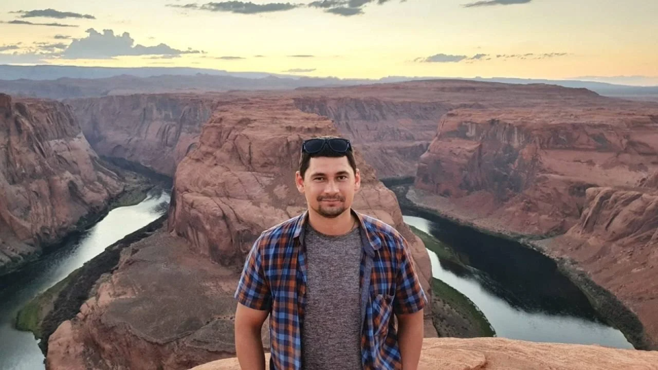 Denys Kyryliuk against the background of the Grand Canyon in the USA <span class="copyright">Валентин Панчук</span>