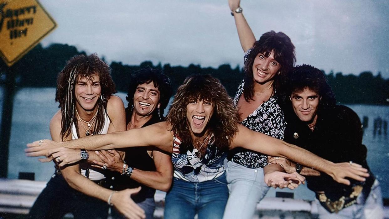 In "Thank You, Goodnight: The Bon Jovi Story" wirft Disney+ einen Blick auf die Höhen und Tiefen der Karriere einer der bekanntesten Rockbands.  (Bild: Disney)