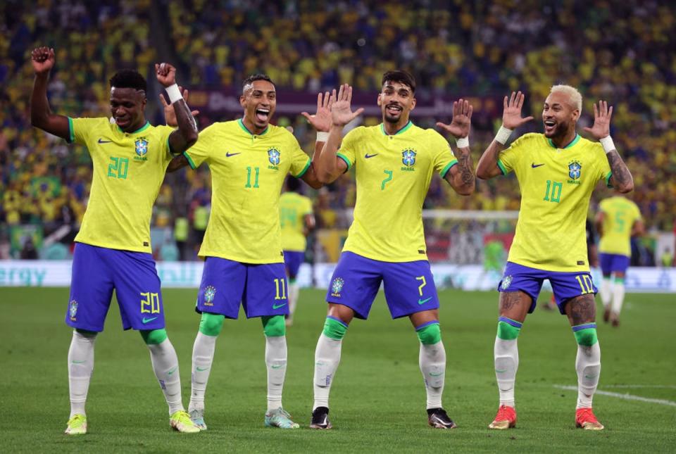 Neymar, right, celebrates with his teammates (Getty Images)