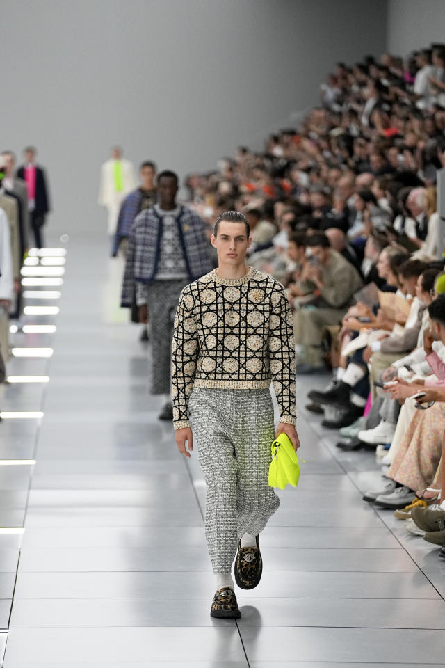 From New Look to New Wave, Kim Jones fêtes fifth anniversary as Artistic  Director with Dior Summer 2024 Men's Show - LVMH