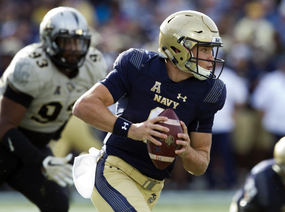 Navy quarterback Zach Abey (9) rushed for 1,413 yards and 19 touchdowns in 2017. (AP Photo/Jose Luis Magana)