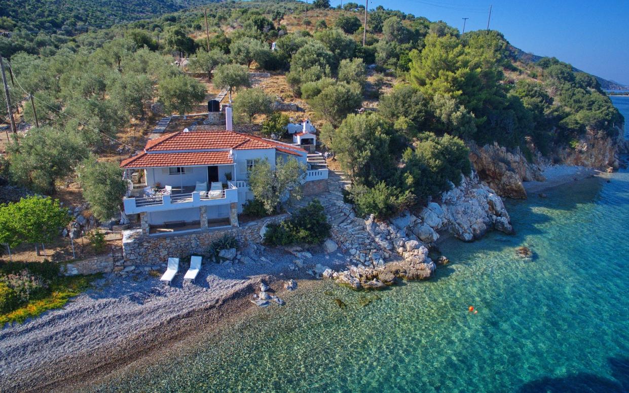 Fisherman's cottage right by the sea