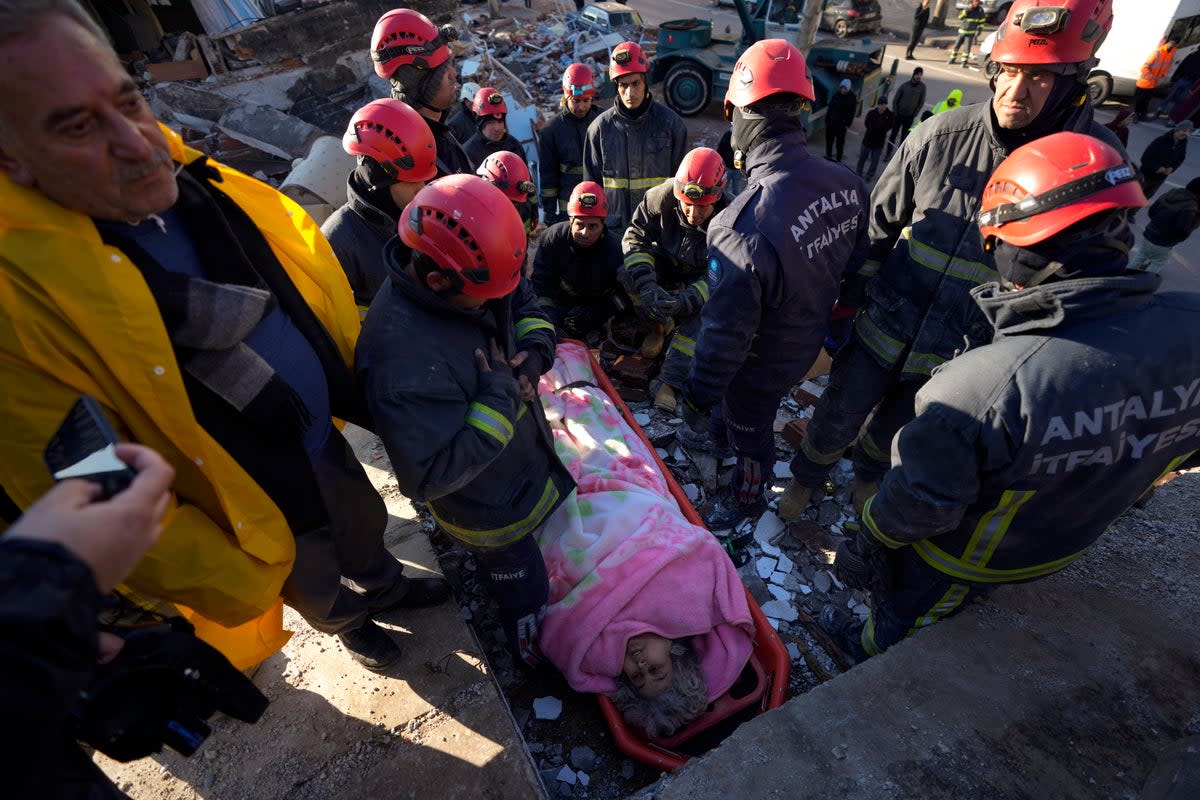 TURQUÍA-SISMO-SOBREVIVIENTES (AP)