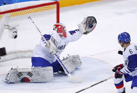 Ice Hockey – Pyeongchang 2018 Winter Olympics – Men Preliminary Round Match – Czech Republic v South Korea - Gangneung Hockey Centre, Gangneung, South Korea – February 15, 2018 - Goalie Matt Dalton of South Korea makes a glove save during the third period. REUTERS/Brian Snyder