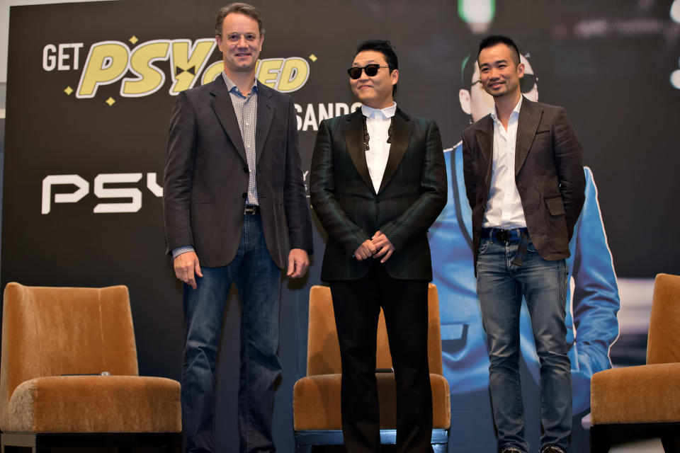 Psy performs in a free showcase at Marina Bay Sands. (Yahoo! photo)