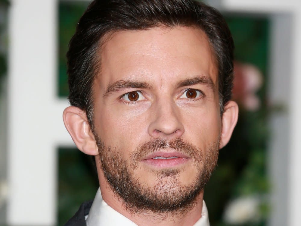 Wird Jonathan Bailey der männliche Star des neuen "Jurassic World"-Films. (Bild: Cubankite/Shutterstock.com)