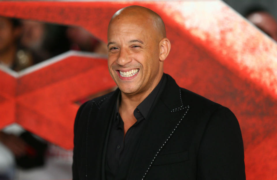 La querelle entre les deux acteurs a éclaté sur le tournage de ‘The Fate of the Furious’ en 2017 et The Rock s'est rendu sur les réseaux sociaux pour se plaindre d'une co-star anonyme. Il a écrit: « Certains se comportent comme des hommes debout et de vrais professionnels, tandis que d'autres ne le font pas. Quand vous regarderez ce film en avril prochain et qu'il semble que je ne joue pas dans certaines de ces scènes et que mon sang bouillonne légitimement, vous avez raison. » L'ancienne star de la WWE mentionnait Vin mais la querelle s'est estompée avec le temps.