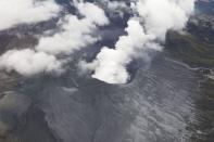 <p>Le volcan Aso, situé sur l'île de Kyushu au Japon, est entré en éruption mercredi.</p>