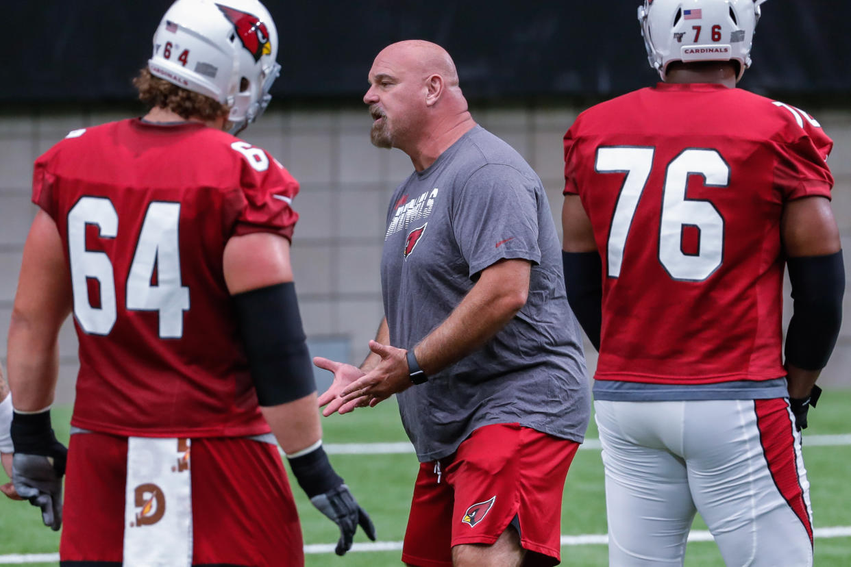 Arizona Cardinals offensive line coach Sean Kugler explains technique during the Arizona Cardinals training camp at State Farm Stadium in Glendale, Arizona. (Kevin Abele/Icon Sportswire via Getty Images)