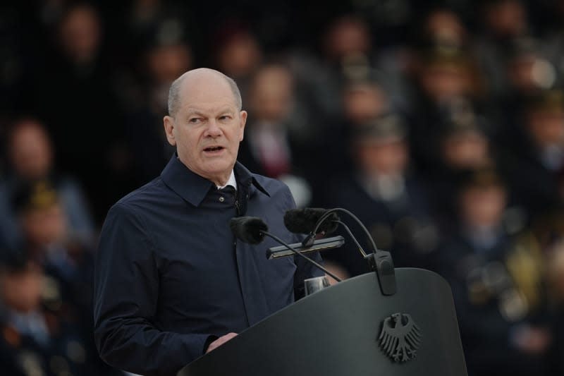 German Chancellor Olaf Scholz delivers a speech during during a final ceremony in honour of soldiers deployed in Mali, in front of the German Ministry of Defence. Kay Nietfeld/dpa