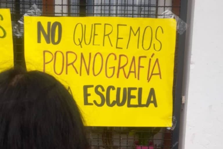 El reclamo de los adultos frente a los contenidos que docentes les dan a sus hijos de 12 años