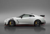 View 2020 Nissan GT-R Photos