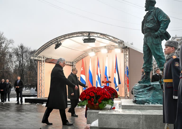 Díaz-Canel y Putin inauguran la estatua de Fidel Castro en Moscú