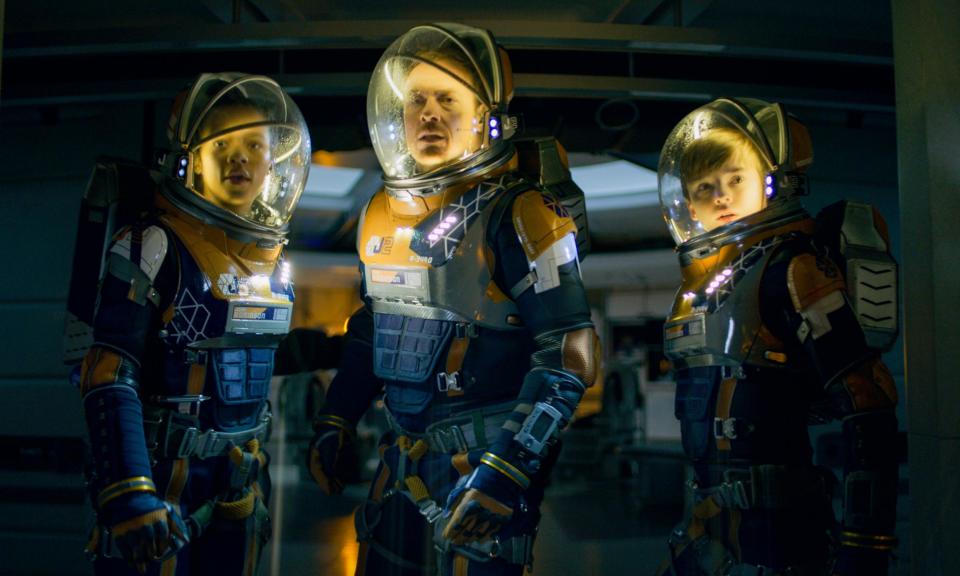 Taylor Russell, Toby Stevens, Maxwell Jenkins in Lost in Space series 2 (Courtesy of Netflix)