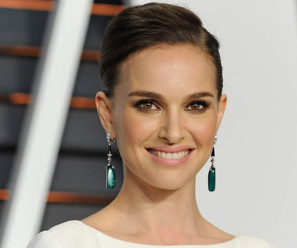 <p>Natalie Portman est devenue vegan en 2009 après avoir lu <em>Faut-il manger les animaux ? </em>de Jonathan Safran. Végétarienne depuis l’enfance, elle a pris <em>« conscience de beaucoup de choses »</em> avec cet ouvrage.<br> Crédit photo : Getty Images </p>