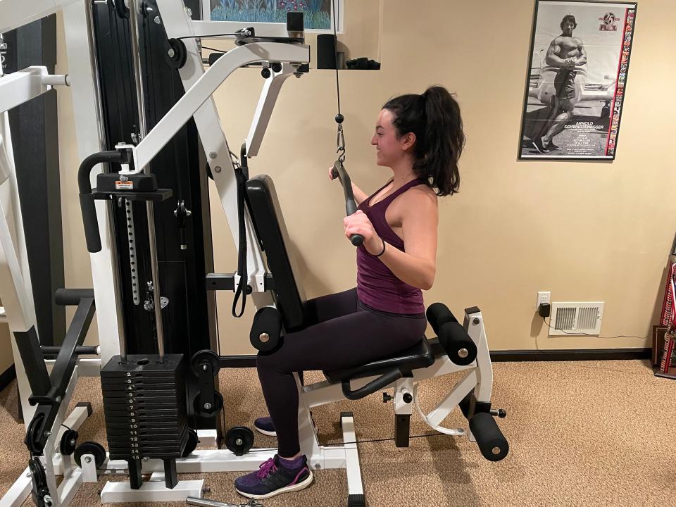 kendall jenner workout day 7 lat pulldowns