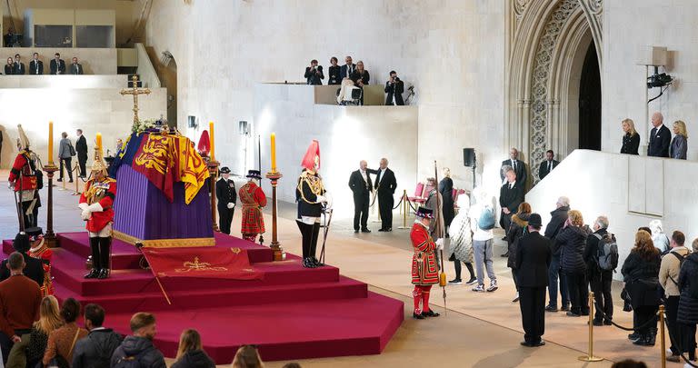 El presidente estadounidense, Joe Biden, en la capilla ardiente de la reina Isabel II. POLITICA EUROPA REINO UNIDO JOE GIDDENS