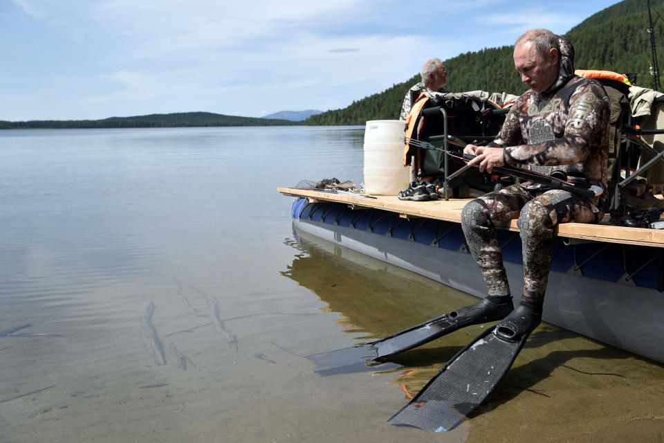 Putin prepares for snorkeling during his August&nbsp;2017 visit to&nbsp;Tyva.