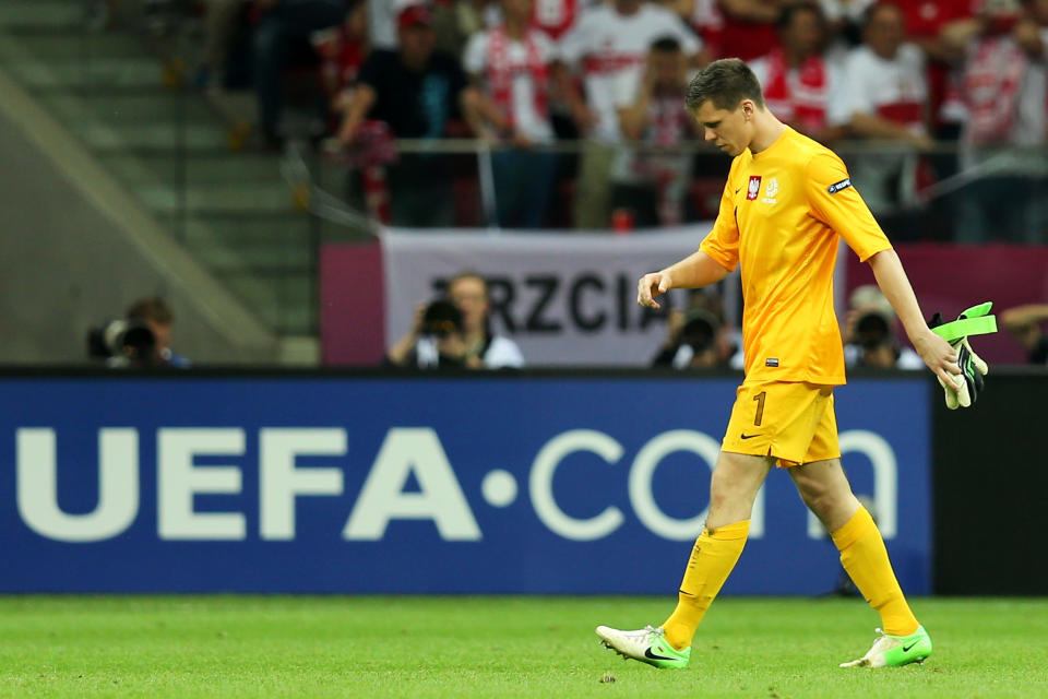 WARSAW, POLAND - JUNE 08: Wojciech Szczesny of Poland is sent off after fouling Dimitris Salpigidis of Greeceduring the UEFA EURO 2012 group A match between Poland and Greece at The National Stadium on June 8, 2012 in Warsaw, Poland. (Photo by Alex Grimm/Getty Images)