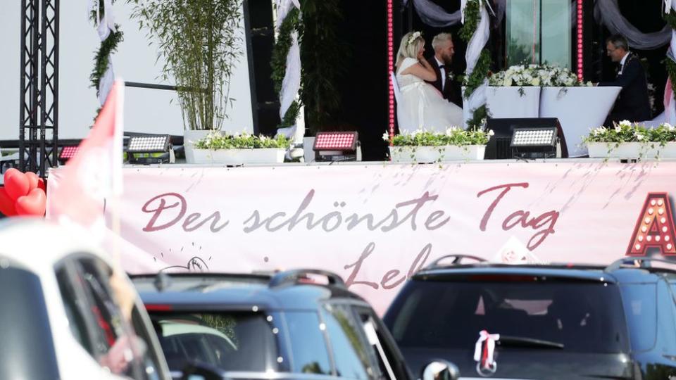 Boda celebrada en un autocine