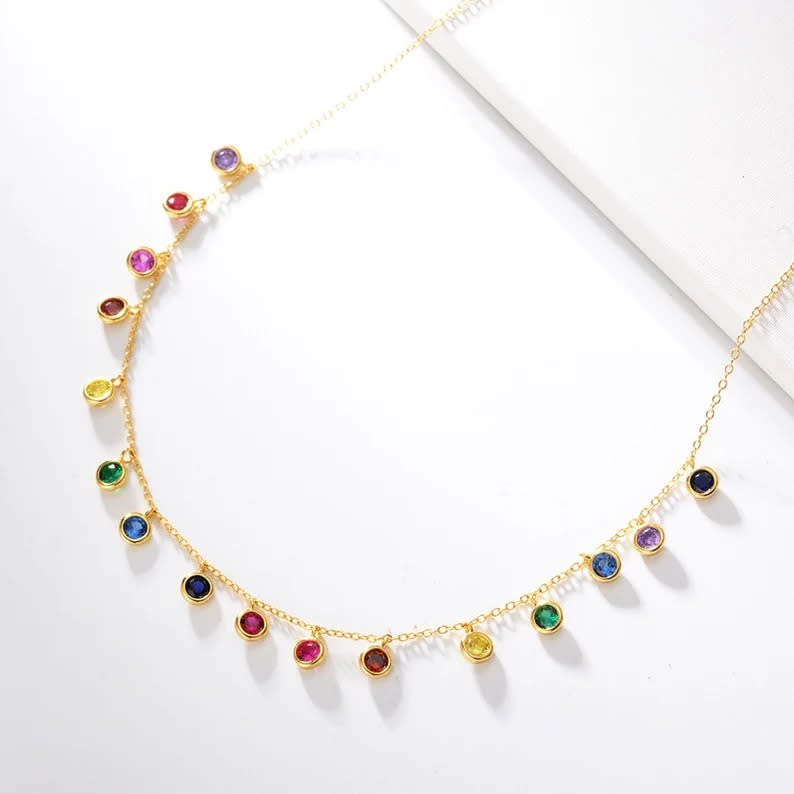 Collier avec pierres multicolores