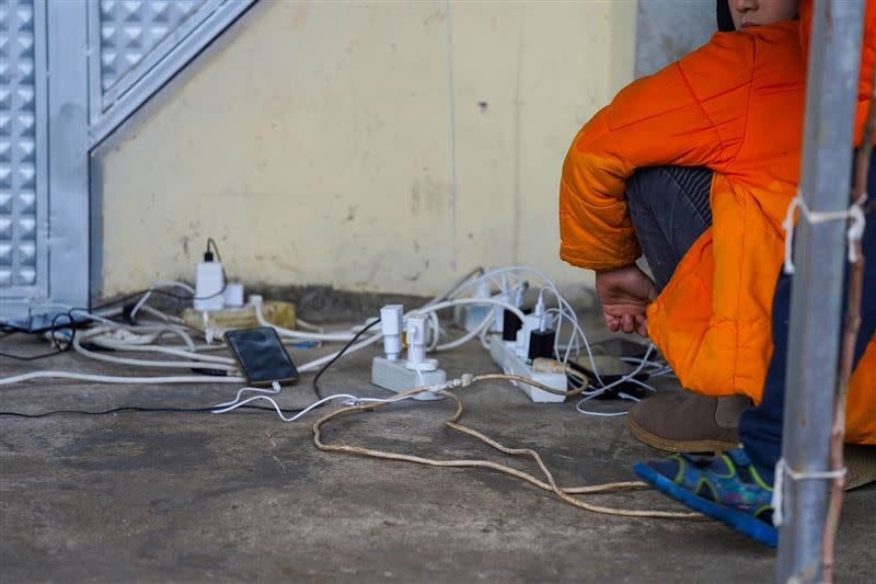 台灣中心提供充電。（圖／翻攝自台灣雷伊漢勒世界公民中心）