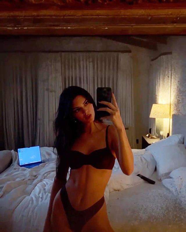 Kylie Jenner Posts Nude Bra Selfie Ahead of CFDA Awards: Photos – Hollywood  Life