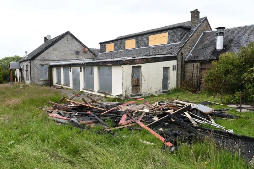 The boarded up derelict pub in Whitehills, East Kilbride -Credit:Stuart Vance/ReachPlc