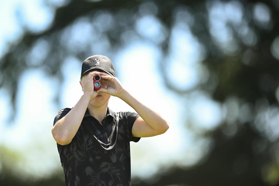 Emma McMyler looking through her scope during the second round of the 2023 U.S. Women’s Amateur Four-Ball at The Home Course in DuPont, Wash. on Sunday, May 14, 2023. (Kathryn Riley/USGA)