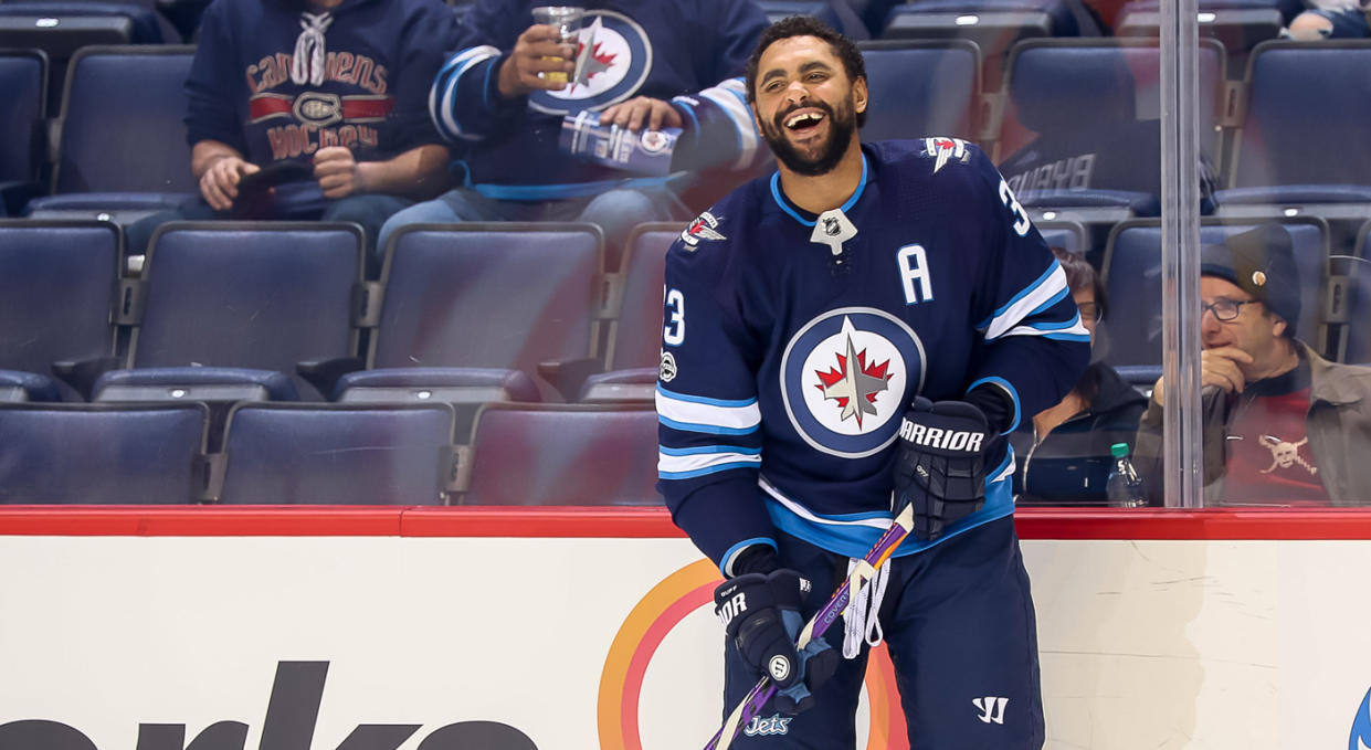 Dustin Byfuglien and Jamie Benn chucked knuckles in a heavyweight tilt Thursday night. (Getty)