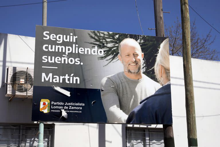 Los afiches de Insaurralde aún pueblan las calles