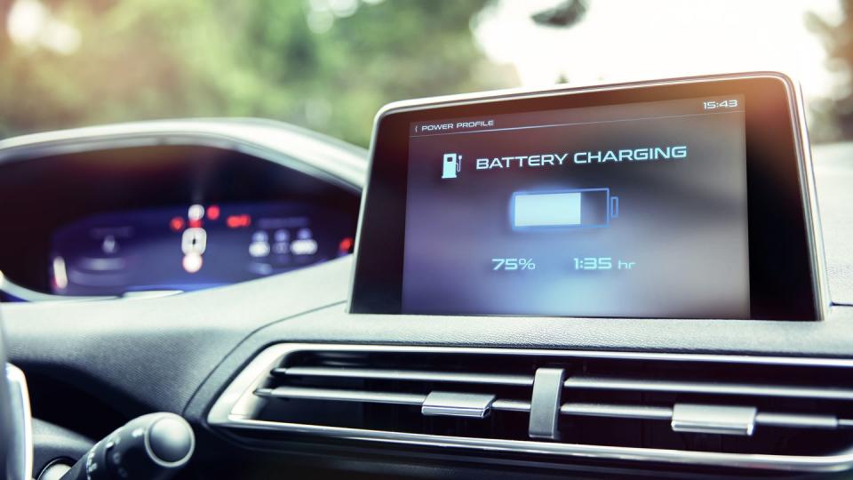 display informs about battery charge level in the electric car